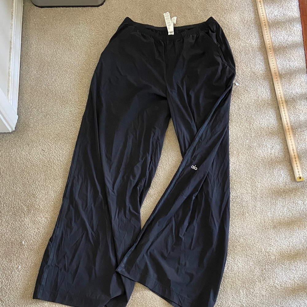 Alo Yoga Breezy Wide Leg Pants (Regular)